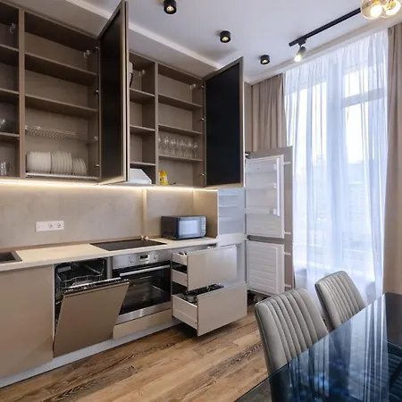 Petrovdom In Luxury Apartments At 68 Zhylyanska Street,38 Perlyna Kyiv Exterior photo