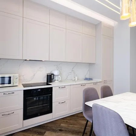 Petrovdom In Luxury Apartments At 68 Zhylyanska Street,38 Perlyna Kyiv Exterior photo