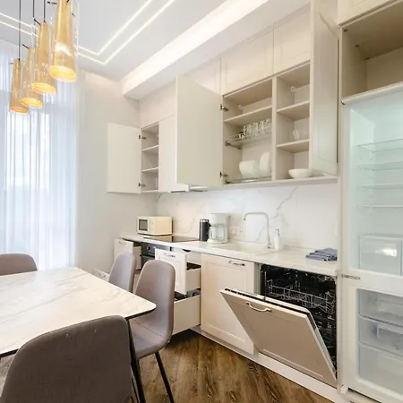 Petrovdom In Luxury Apartments At 68 Zhylyanska Street,38 Perlyna Kyiv Exterior photo
