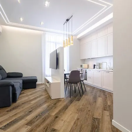 Petrovdom In Luxury Apartments At 68 Zhylyanska Street,38 Perlyna Kyiv Exterior photo