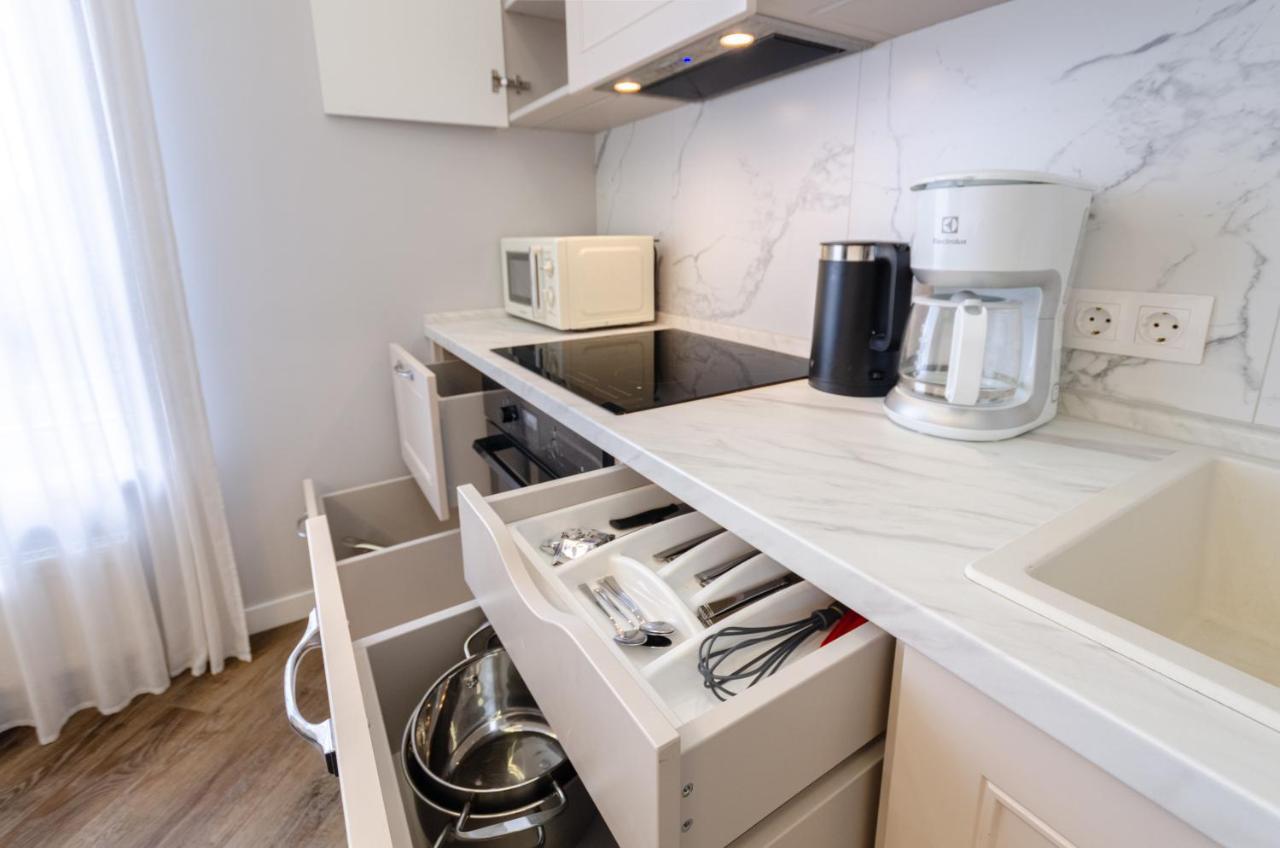 Petrovdom In Luxury At 68 Zhylyanska Street,38 Perlyna Apartment *