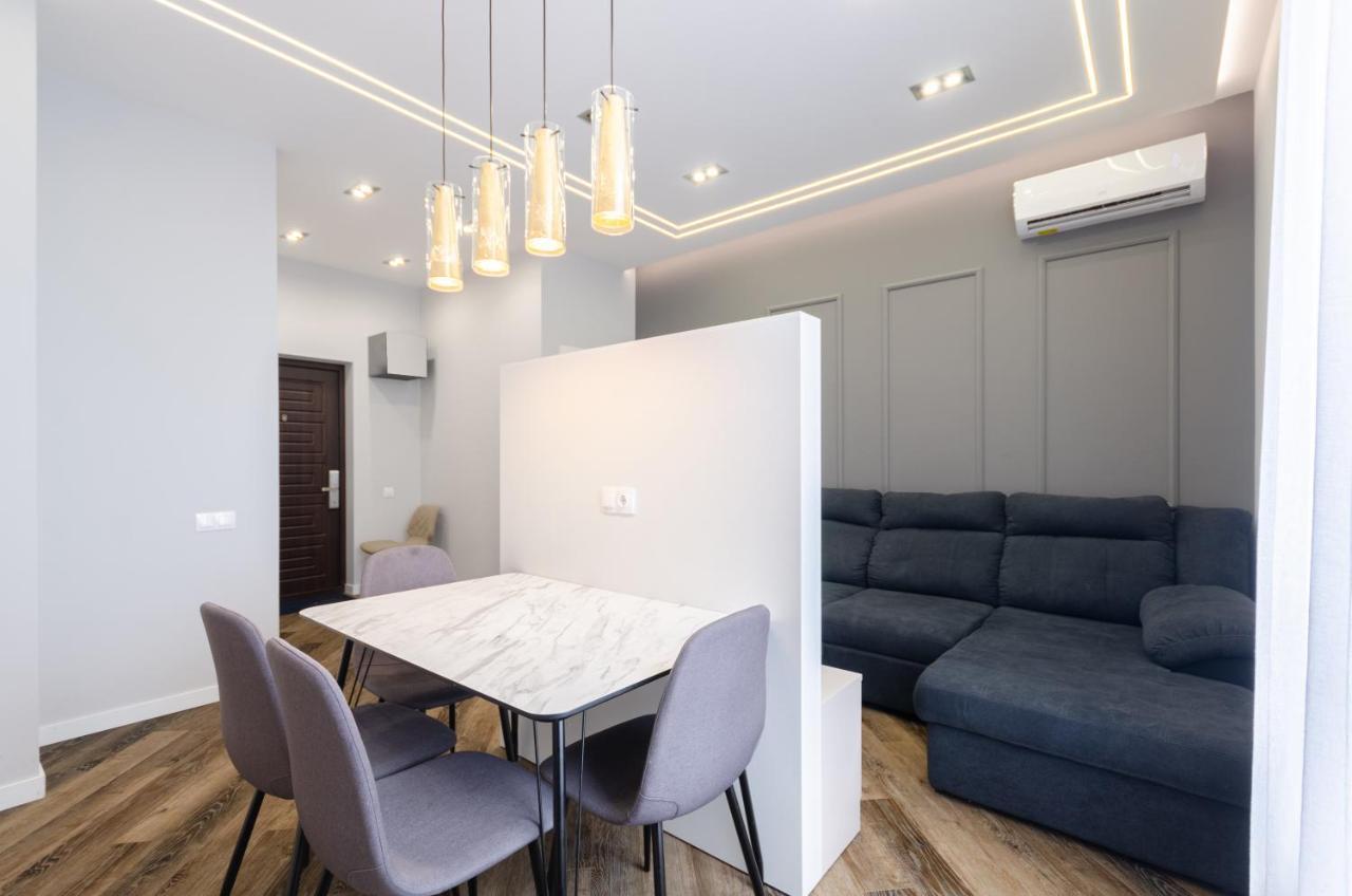 Apartment Petrovdom In Luxury At 68 Zhylyanska Street,38 Perlyna *