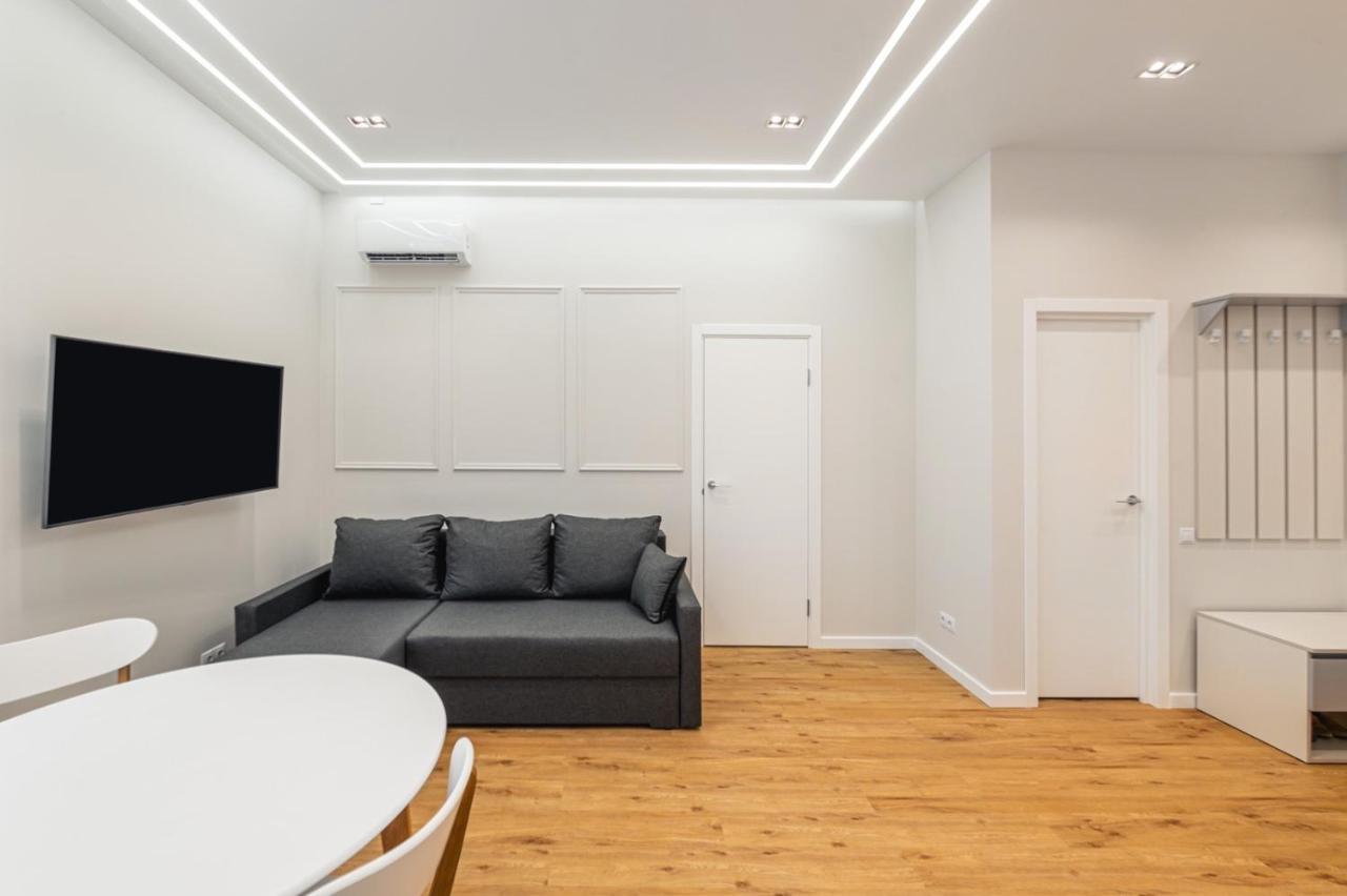 Apartment Petrovdom In Luxury At 68 Zhylyanska Street,38 Perlyna *